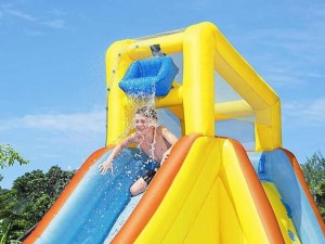 Rompi il Caldo: La Magia Bagnata dello Scivolo d'Acqua Rompi il Caldo: La Magia Bagnata dello Scivolo d'Acqua